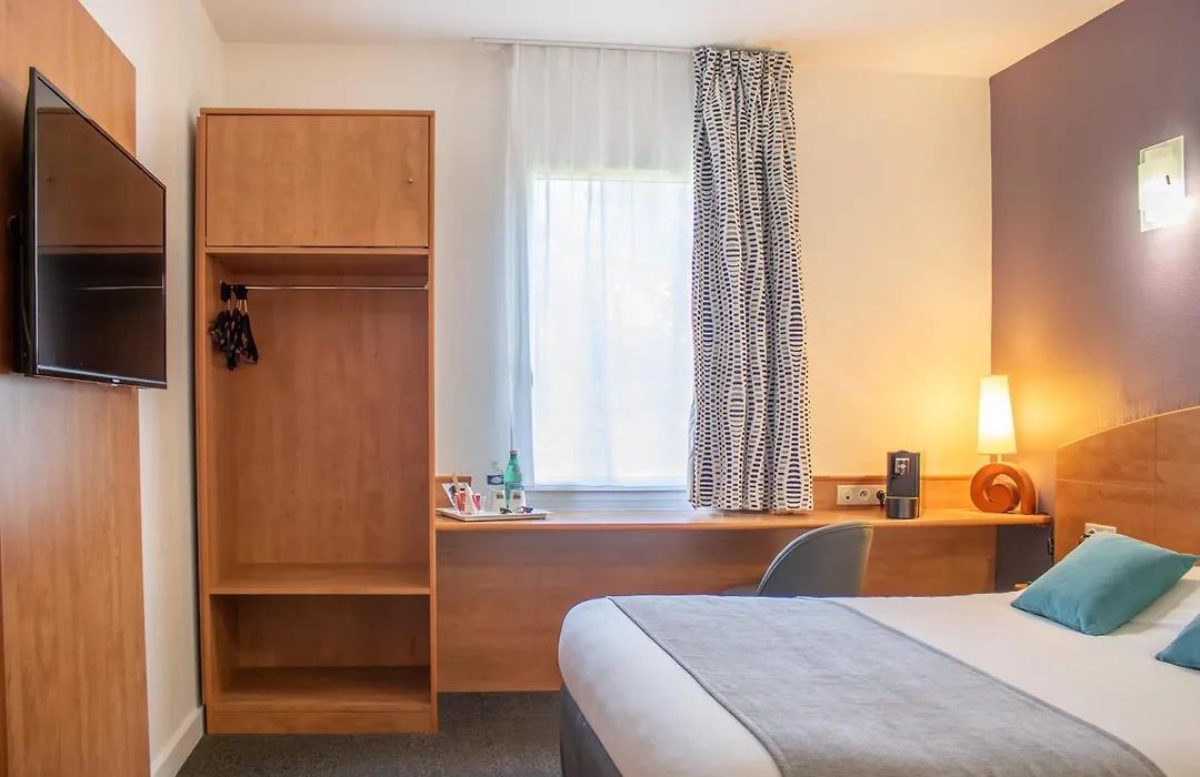 Brit Hotel Bressuire-1